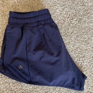 Lululemon Hotty Hot short low rise 2.5' shorts